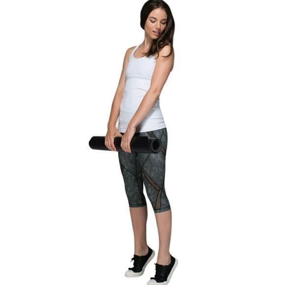 Lululemon Cool To Street‎ Crop Jazzy White Gator Green Sage Green Legging Size 4 - Picture 13 of 15